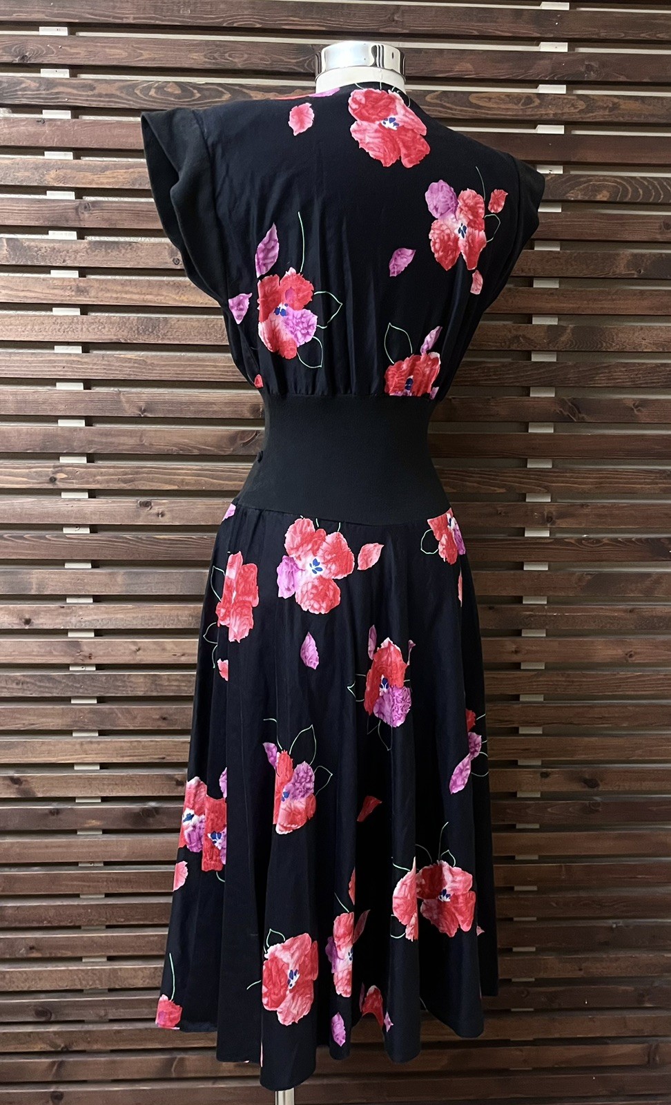 1980s 80s Vintage Black Pink Purple Floral Cotton Cap Sleeve V-Neck Midi Dress