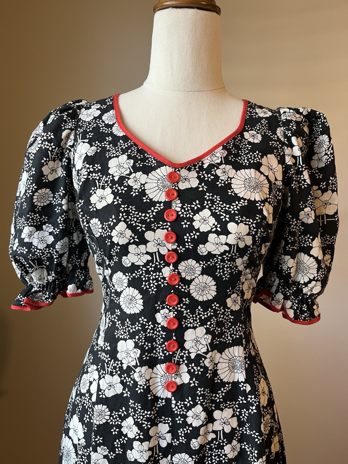 Vintage 70s DARLING OF MELBOURNE Prairie Maxi Dress Black & Red floral – size 12