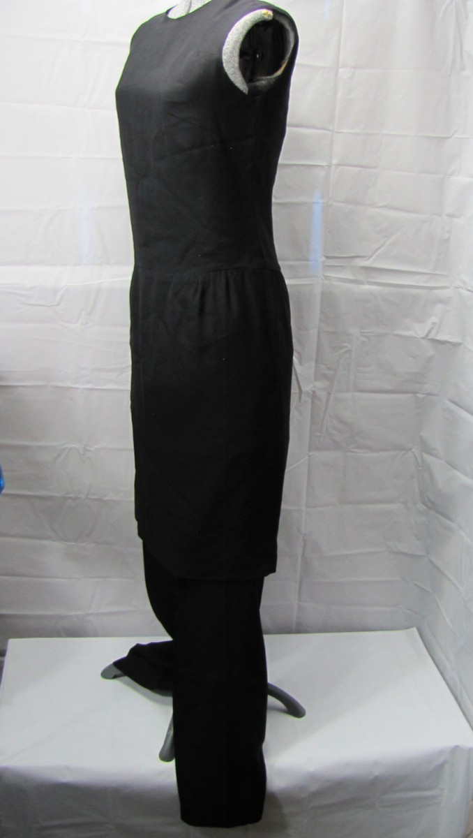 JOSEPH MAGNIN 1960’s Vintage Black Pantsuit Tunic Top + Pants Rayon 26″ Waist