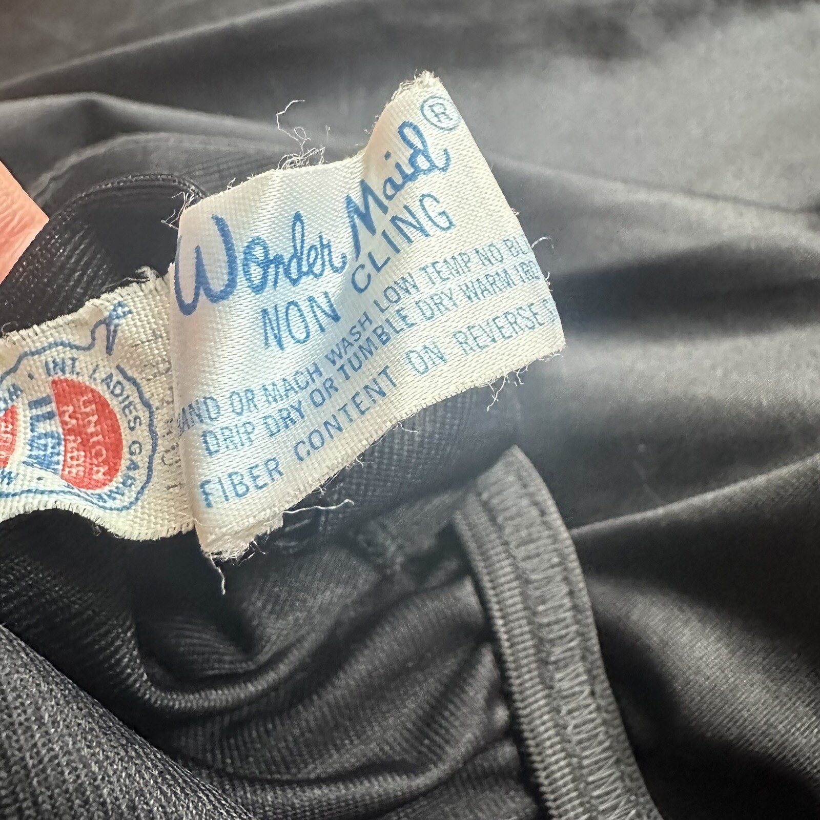 Vintage 1960s/70s Wonder Maid Non Cling black maxi slip skirt med (modern sm/xs)