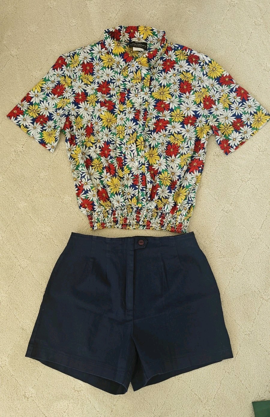 Vintage Moda International Navy Short Shorts & Bright Daisy Blouse Top Outfit