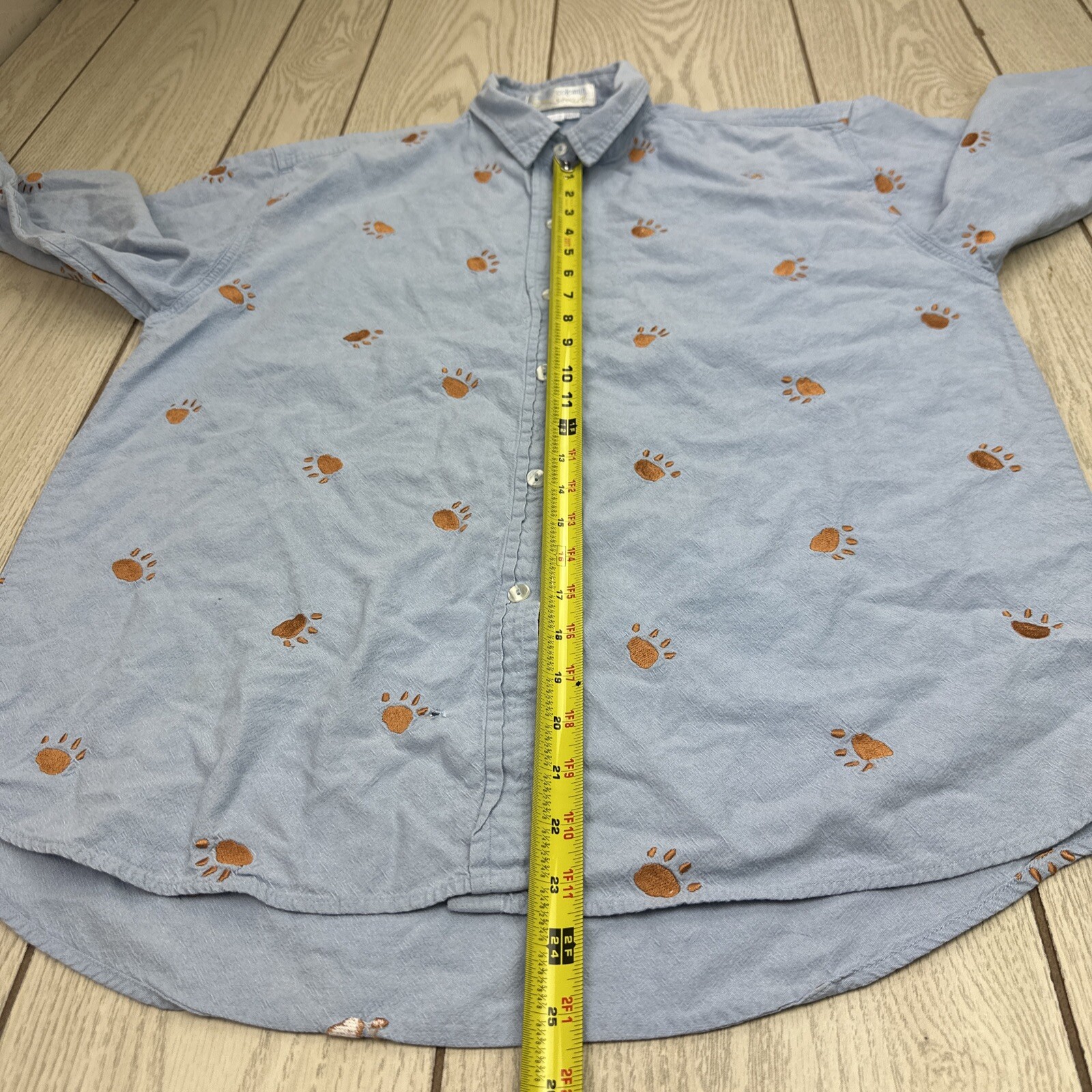 90’s Vintage Women’s Casey Colman Bear Paw Embroidered Button Down M/L