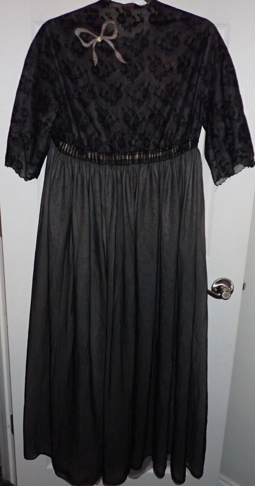 Vintage EYEFUL by „FLAUMS” Medium M PEIGNOIR Robe Cover Black & Pink Ribbon