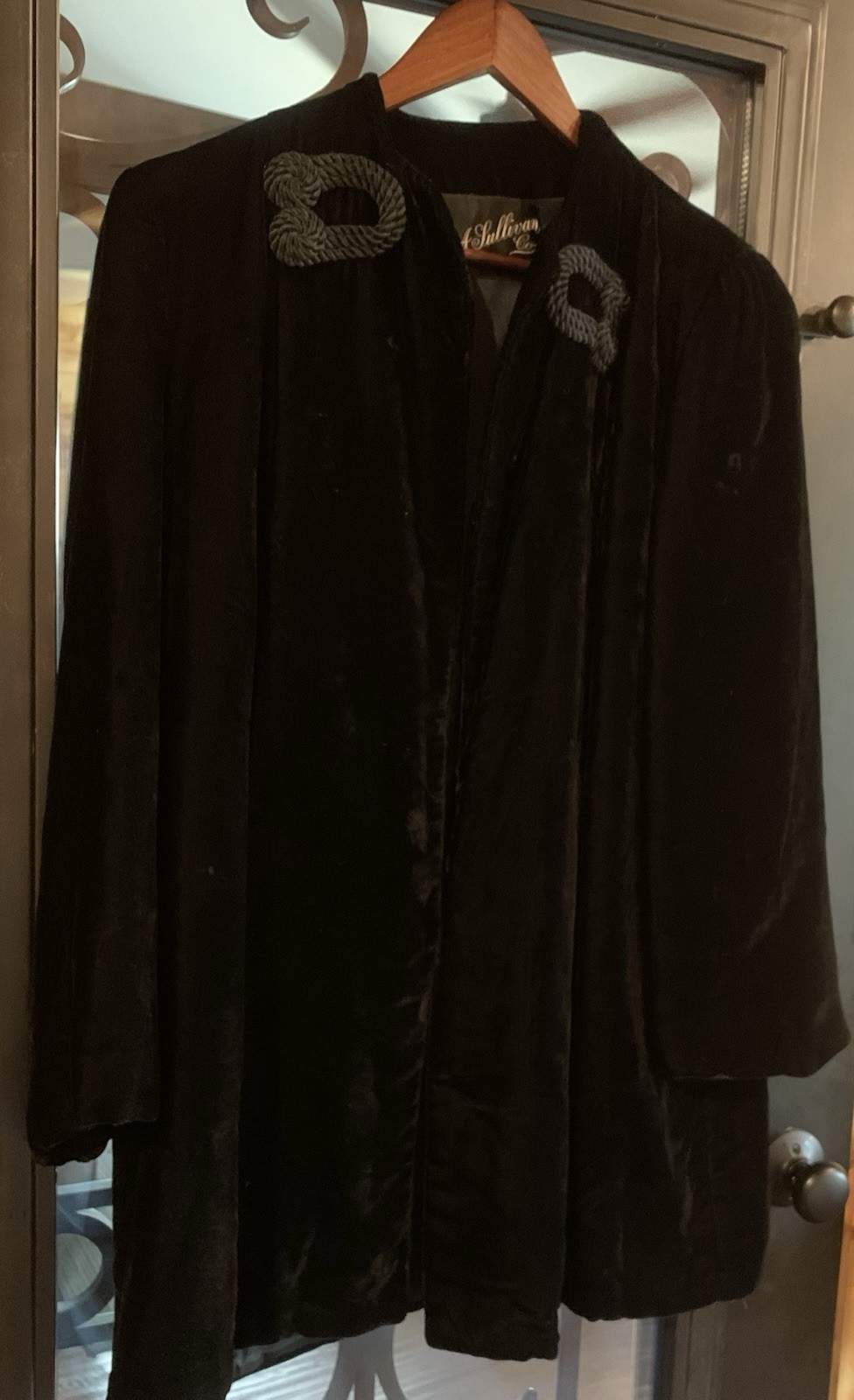 Vintage 1940s Black Velvet Opera Cape Size L/XL EA Sullivan & Co Worcester Mass