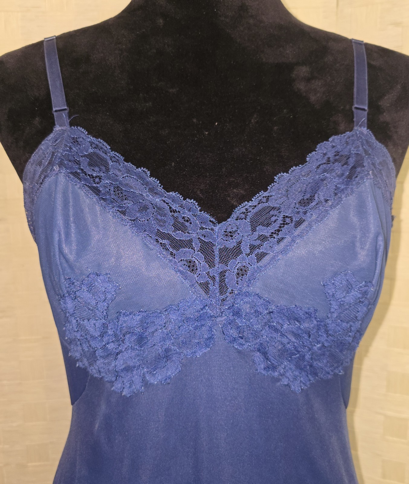 Vintage Vassarette Blue Full Slip Size 34 Lace Antron III Nylon Munsingwear 70s