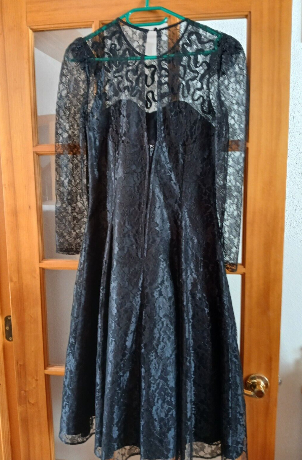 VINTAGE MEMORIES CHANTILLY LACE DRESS W/ CRINOLINE AND BEAD RIBBON TRIM SZ S/M