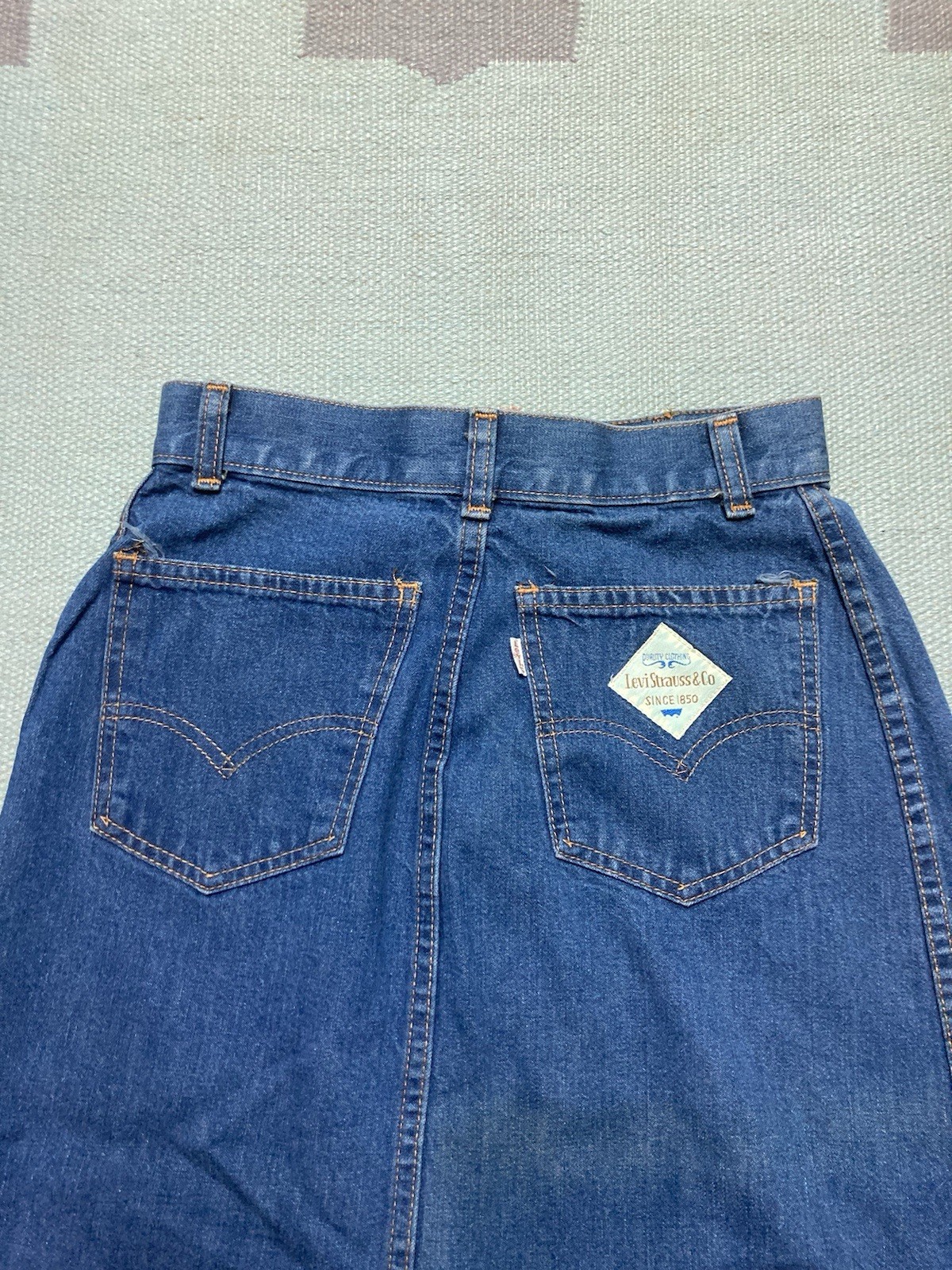 Vintage 70s Levi’s denim skirt white tab dark wash preppy women’s size 7 24”