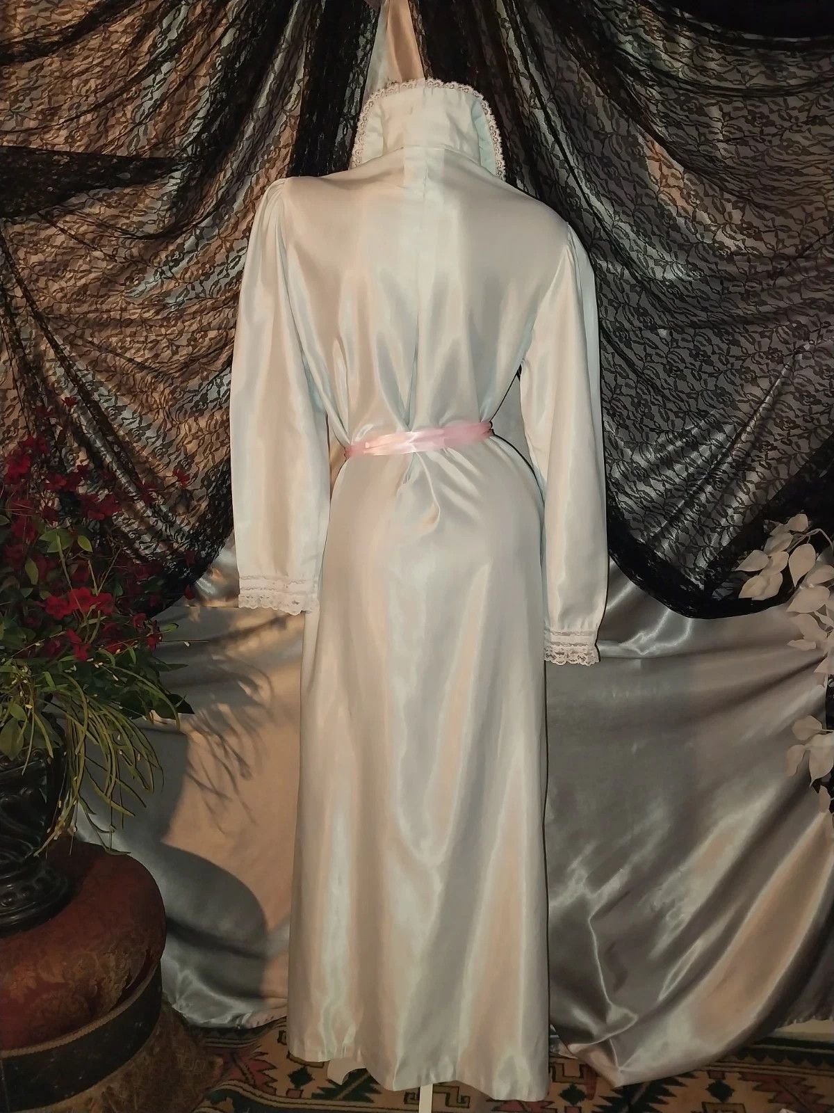 VTG SATIN Shiny pintuck Anastasia Coquette Cottagecore Nightgown Poets 40 42