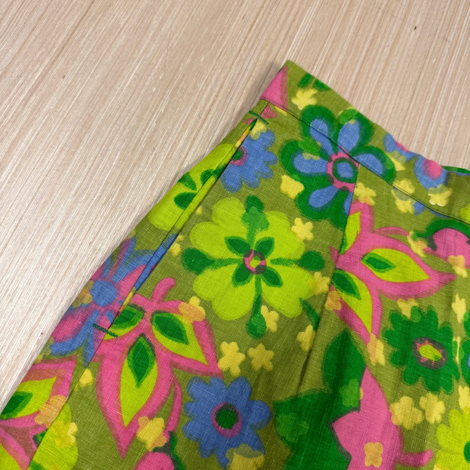Vintage 70s Hippie Shorts Floral Flower Power 26 inch waist High Mod atomic 60s