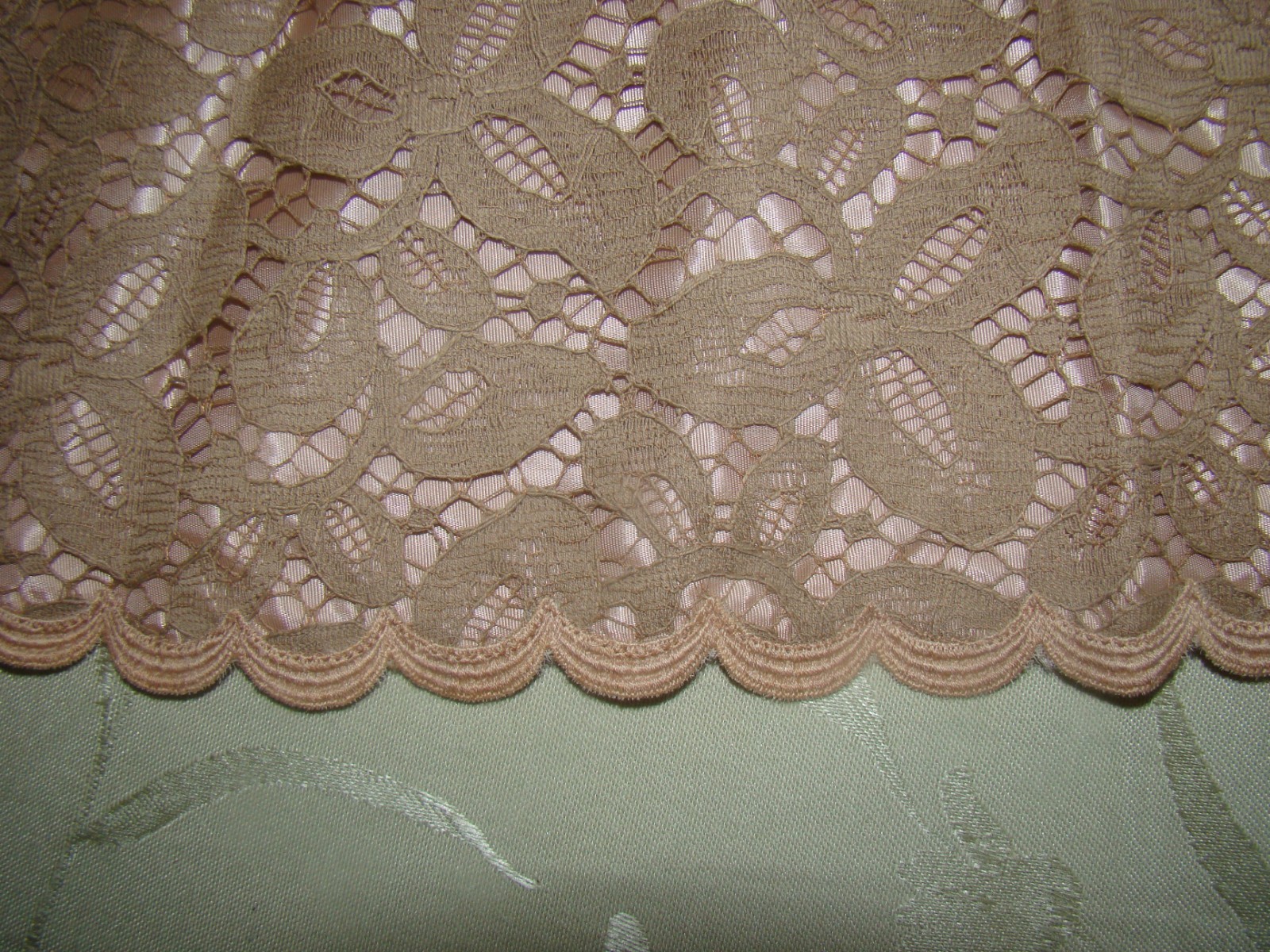 RARE MID CENTURY CUSTOM DETACHABLE CAFE AU LAIT FABRIC LACE COLLAR STOLE CAPE