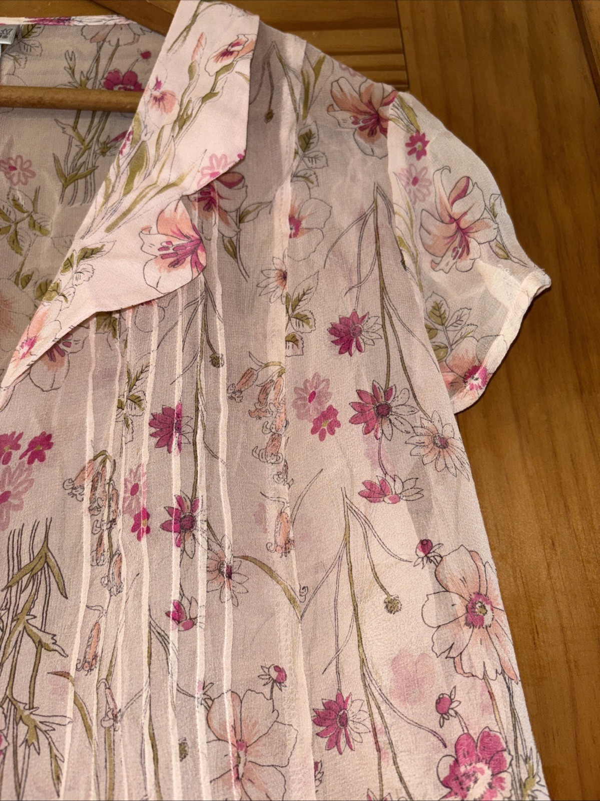 Vintage Silk Sheer Pink & Floral top Sz L Faux Pink Pearl Buttons Cap Sleeve