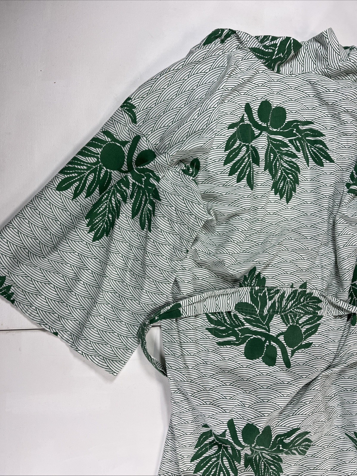 Vintage Hilton Hawaiian Village Kimono Robe Green White Floral Tropical Aloha