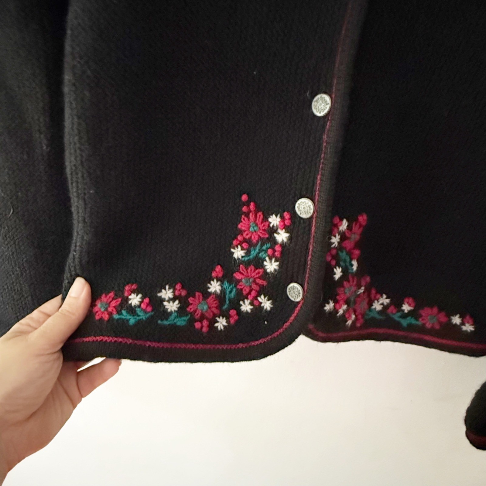 Vintage Women Cardigan Sweater Black 100% Wool Embroidered Floral Cottage Hoiday