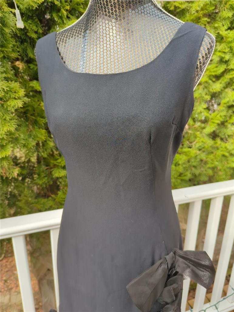 1950’s VINTAGE BLACK CREPE RUFFLE TRIM COCKTAIL METAL ZIPPER DRESS 36″ BUST