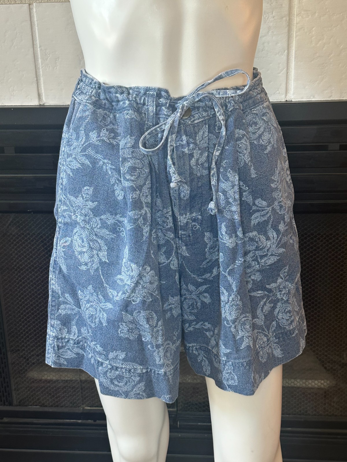 Vtg Blue Blues B Etc. 100% Cotton Roses acid print Shorts size 12 waist 29″