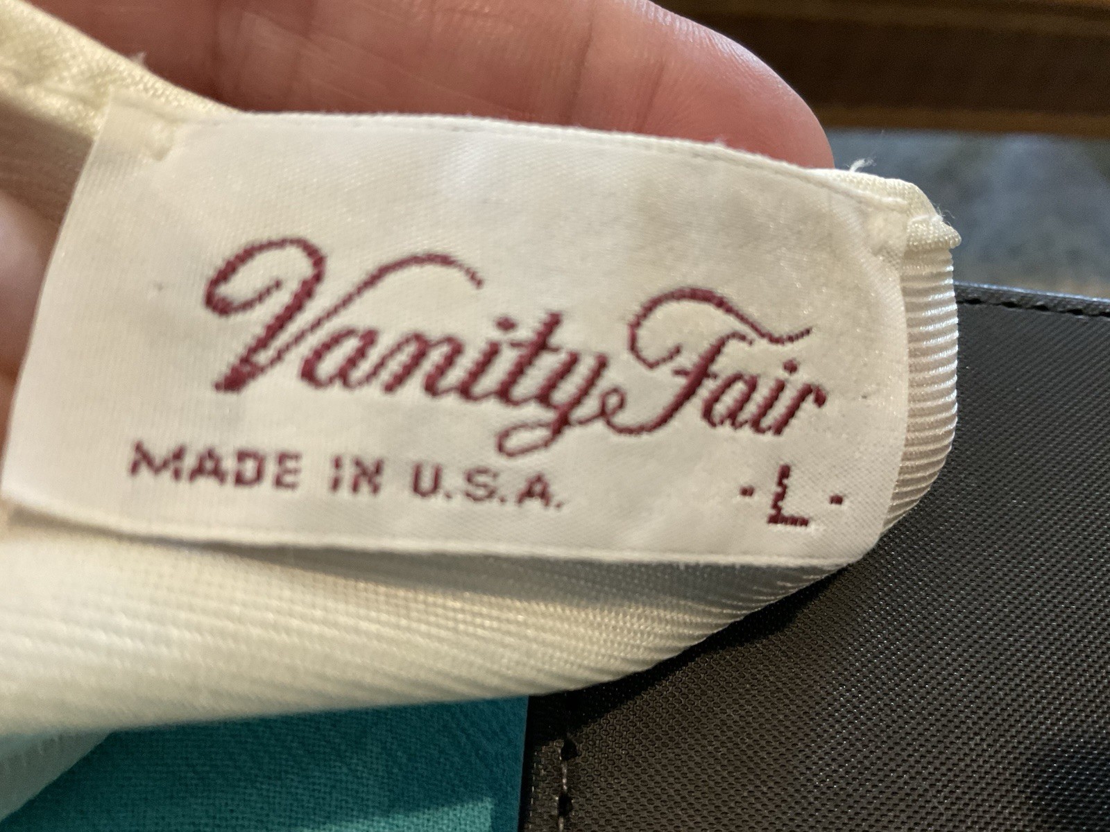 Vintage Vanity Fair Ivory Nylon Nightgown Robe Size Large USA
