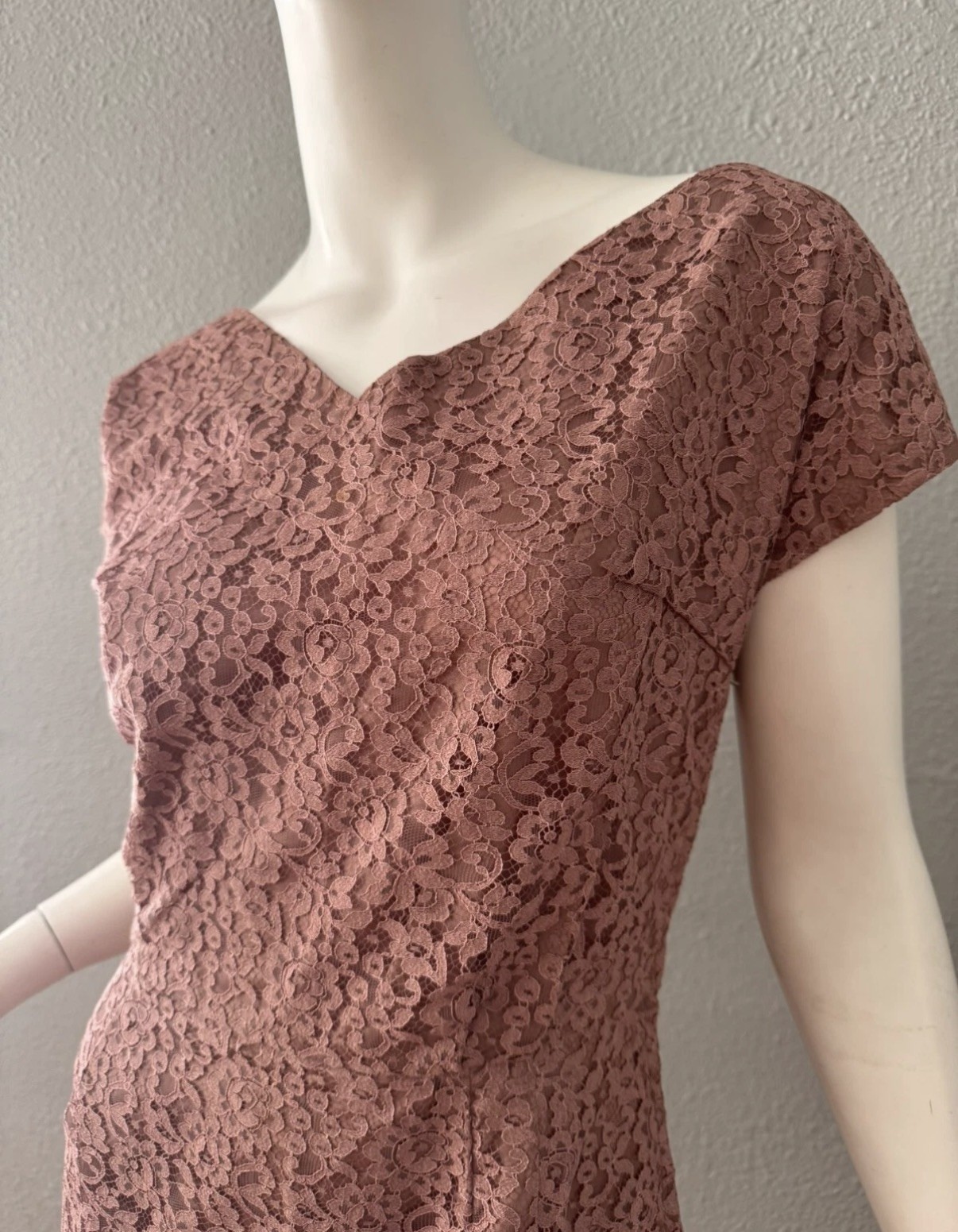 Vintage 50s 60s Mauve Pink Lace Wiggle Sheath Cocktail Dress S