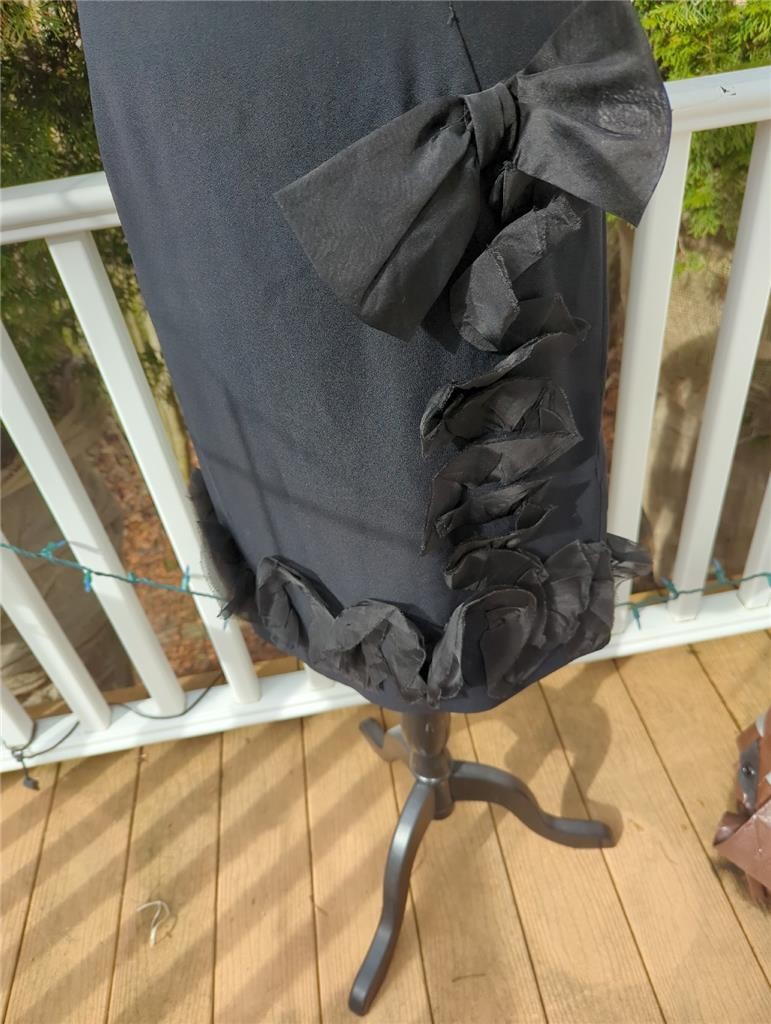 1950’s VINTAGE BLACK CREPE RUFFLE TRIM COCKTAIL METAL ZIPPER DRESS 36″ BUST
