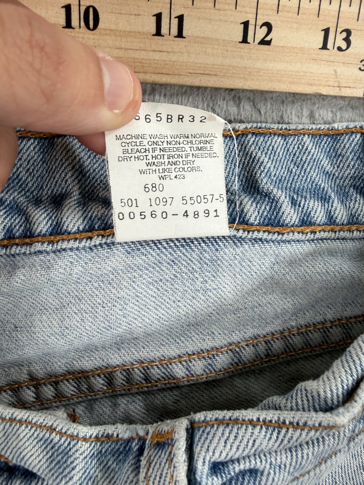 Vintage Levi’s 560 Loose Fit Straight Leg Jeans Men 32×33 Distressed Grunge 1997