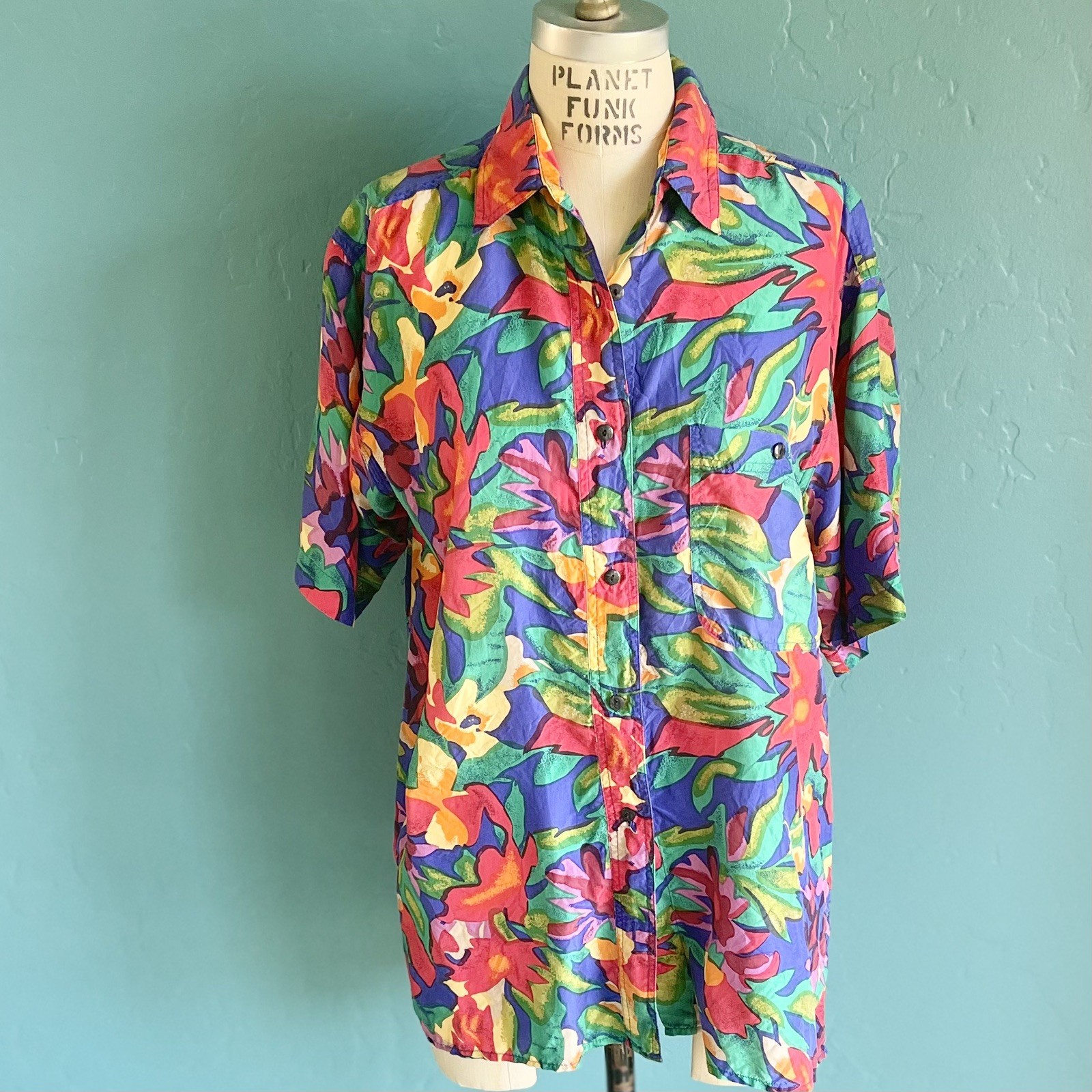 Vintage 1980’s 100% Silk Clio Multi Floral SS Button Down Classic Medium