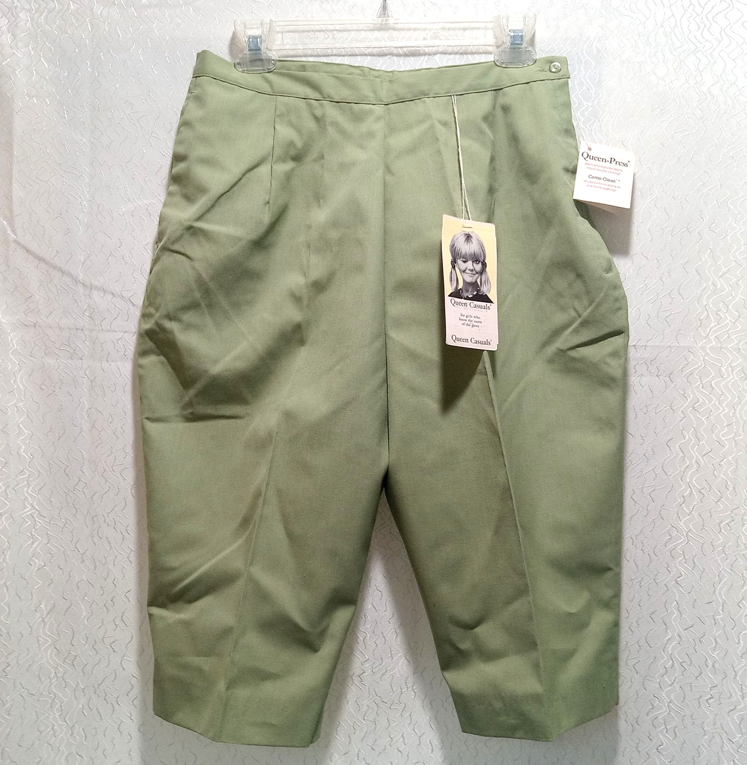 70s Queen Casuals Bermuda Shorts NWT Sage Green Clam Digger Knee Pants Capri 18