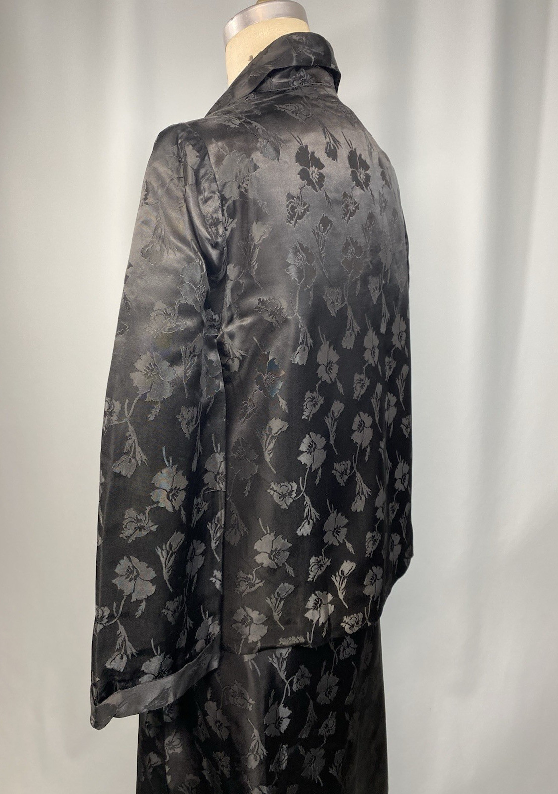 Vintage Skirt Suit SIZE LARGE black jacquard tailored classic 50s 60s goth