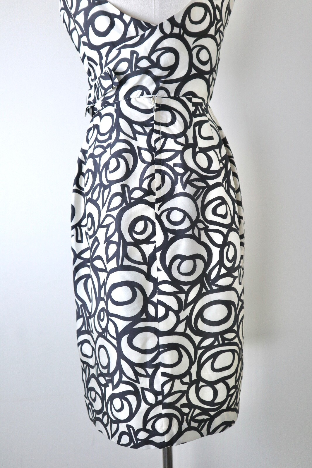 Vintage 1950s Size XXS Silk Low Back Sheath Dress Abstract Floral Novelty Print