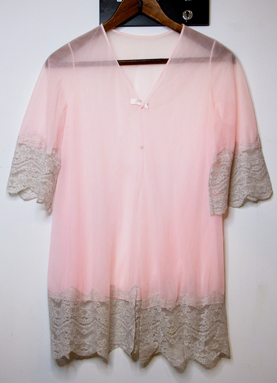 Vintage 60s Gilead Pink Sheer Short Robe with Light Gray Lace 1/2 Sleeve S