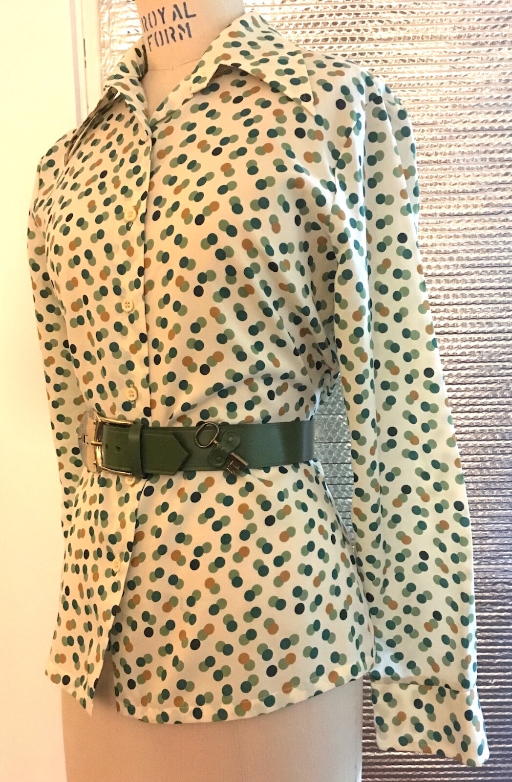 Vintage 1970’s PROVA Cream and Green Dot Shirt, 36″ Bust, Excellent Condition