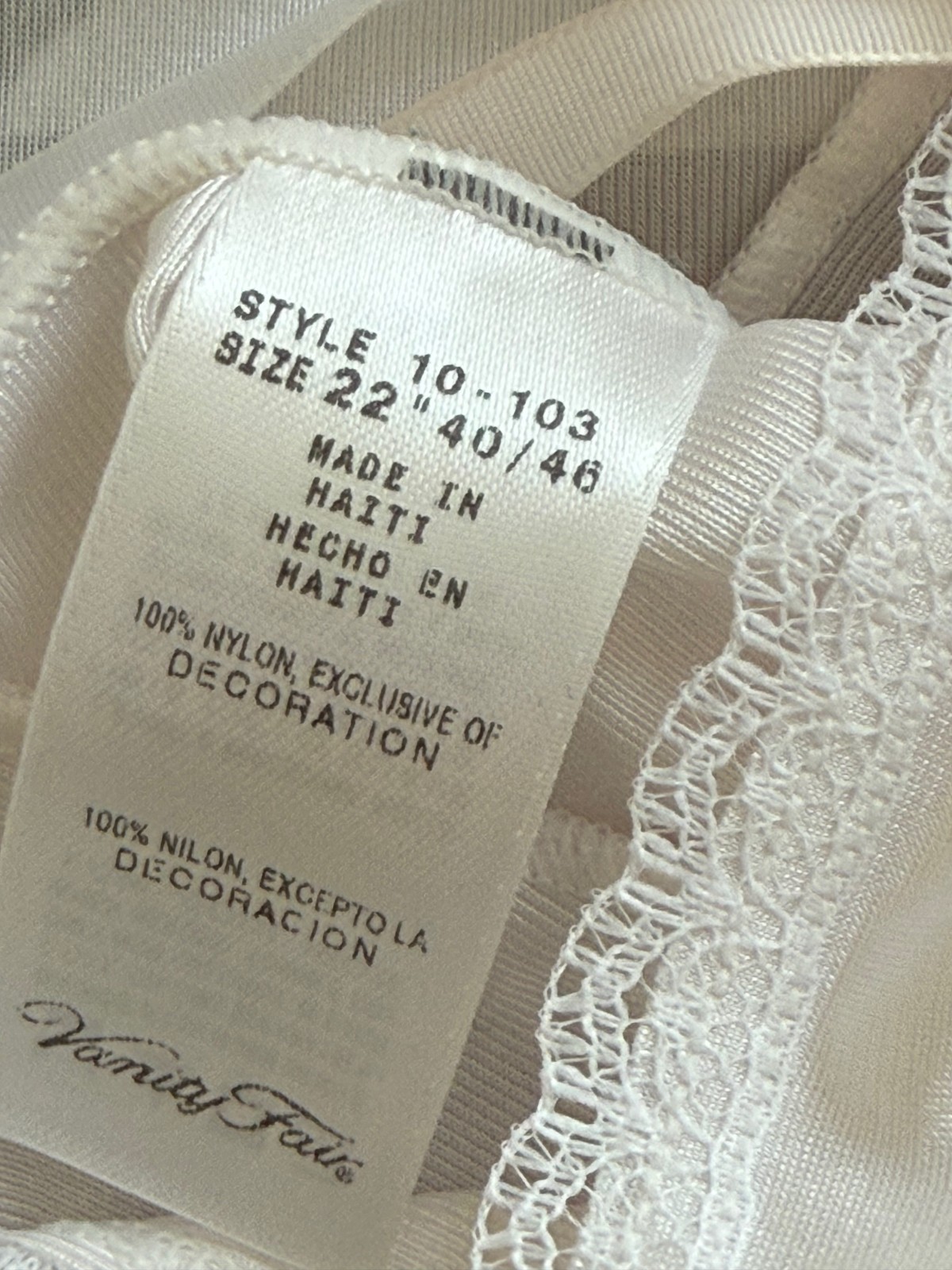 VTG Vanity Fair Full Slip Womens 26″ 40/46 Silky White Nylon Made in USA 80’s