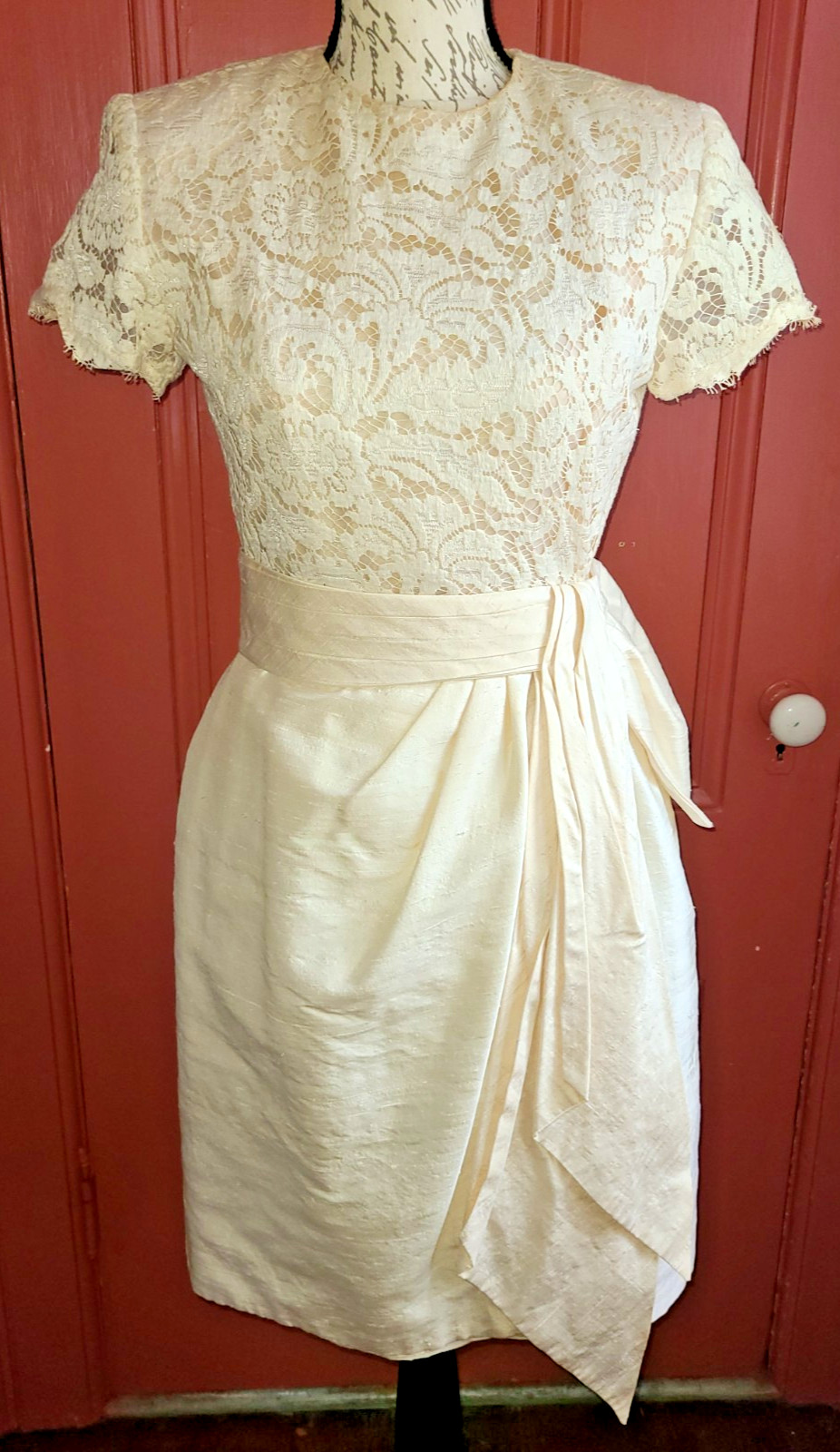 Vtg Victor Costa for Bergdorf Goodman ivory lace & silk shantung dress, size S