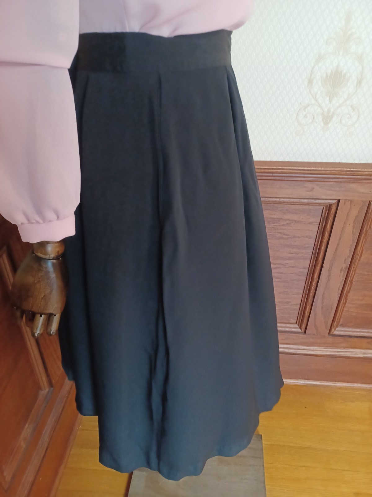 Vintage 1980s Casablanca Black High Waist Flowy Classic Academia Midi Skirt