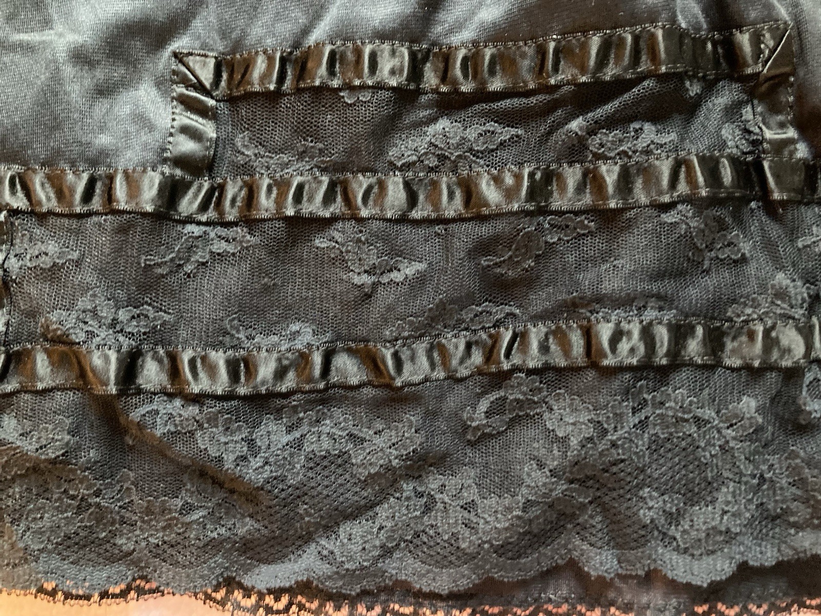 Vintage Formfit Rogers 1/2 Slip Black 6”Lace Satin Ribbon 28/32” waist