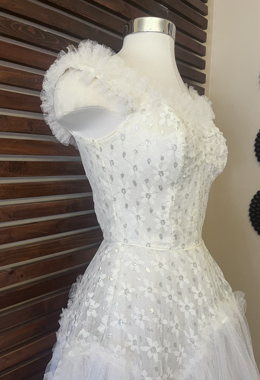 1950s Vintage White & Metallic Silver Tulle Layered Prom Wedding Dress Gown
