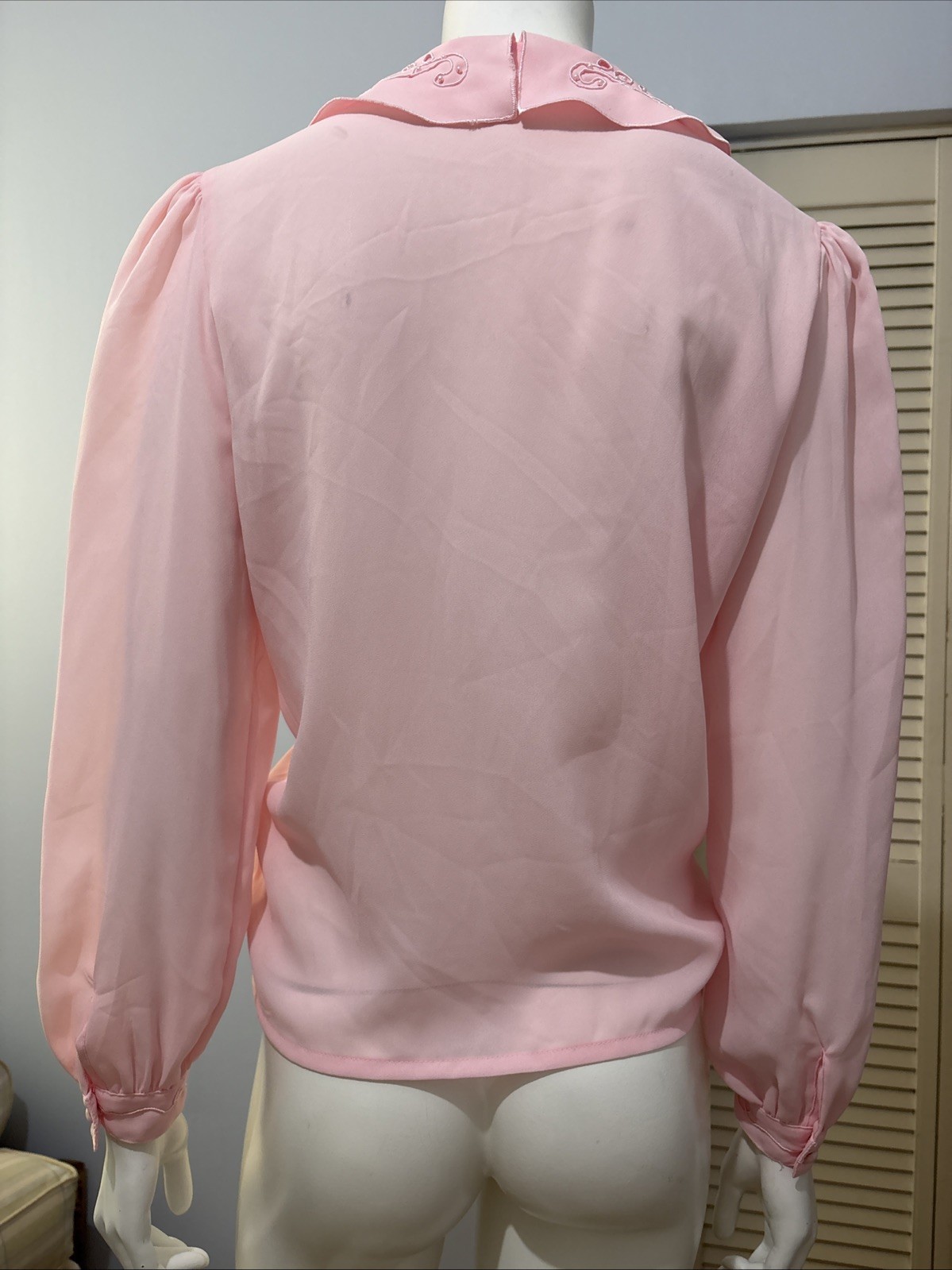 Gorgeous Vtg Kirsten Grey Pink embroidered Pleated Faux Pearls Blouse Sz 8