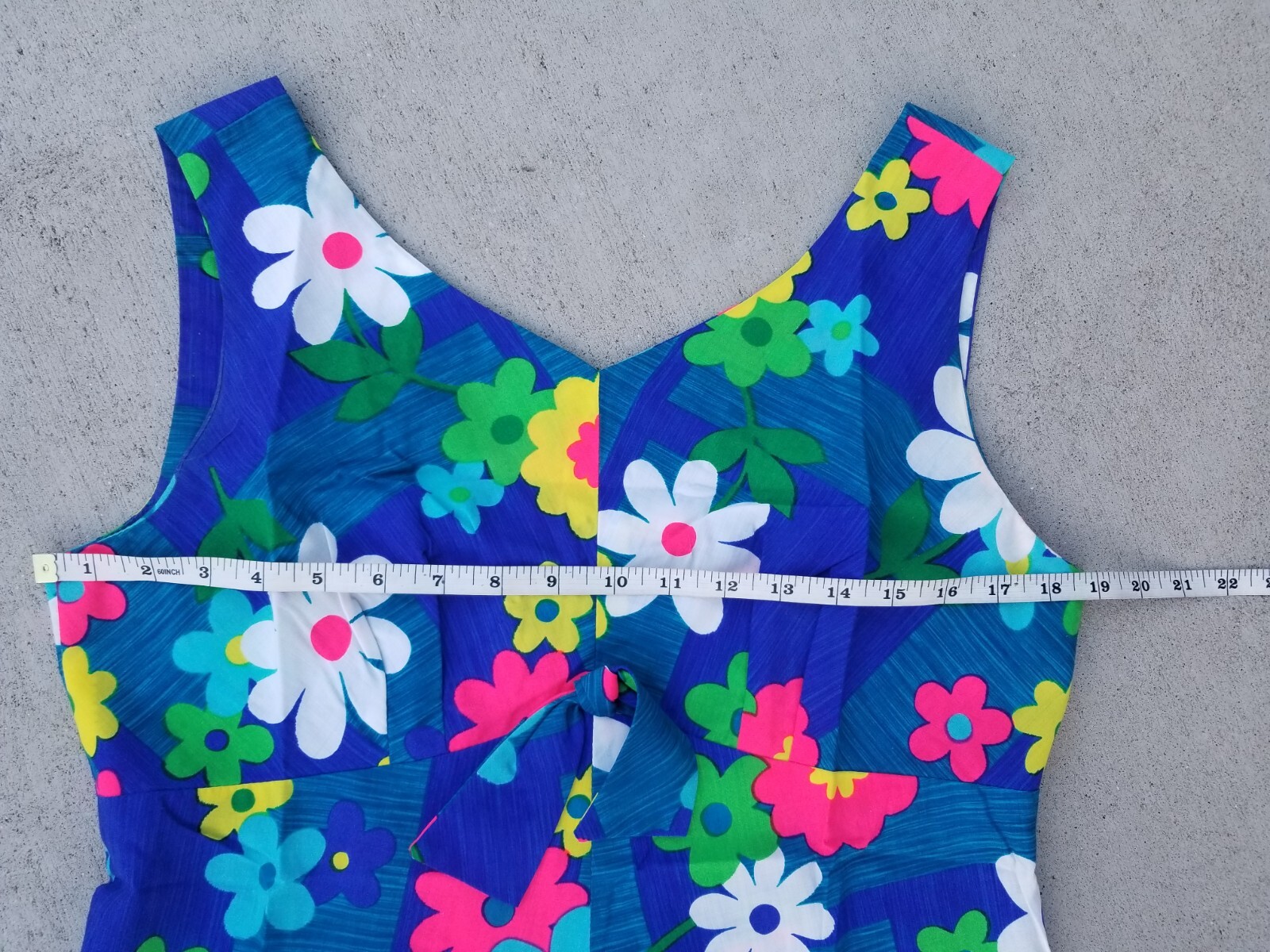 VINTAGE! Made in Hawaii Colorful FLORAL DRESS *See Pics for Measurements*