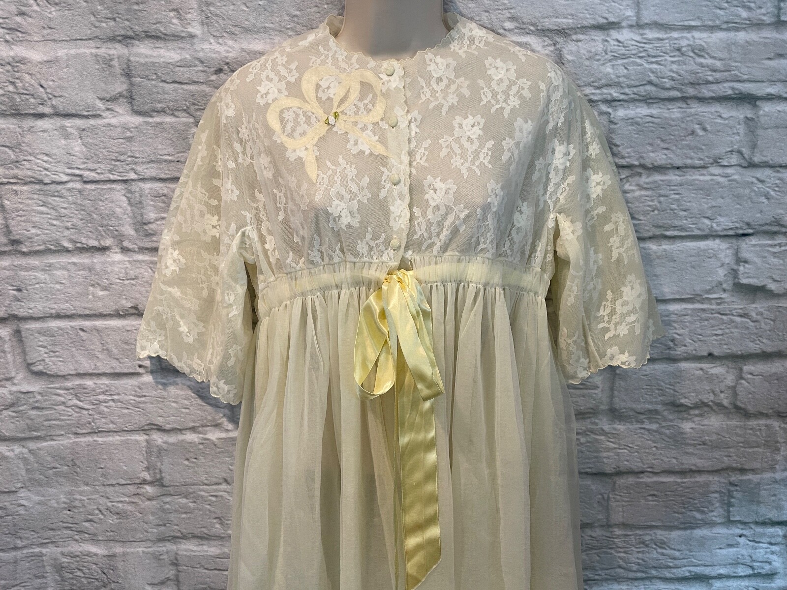 Vintage Eyeful by The Flaums Lord &Taylor Yellow Chiffon Lace Robe Peignor Sz M