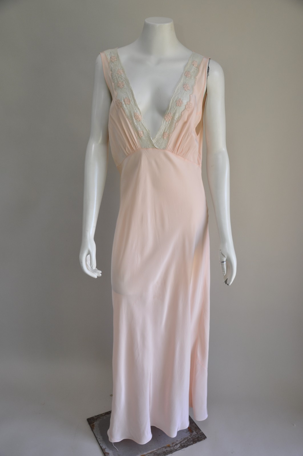 Vintage 1930s Peach Bias Cut Rayon Slip Dress Nightgown w/ Lace Details M/L