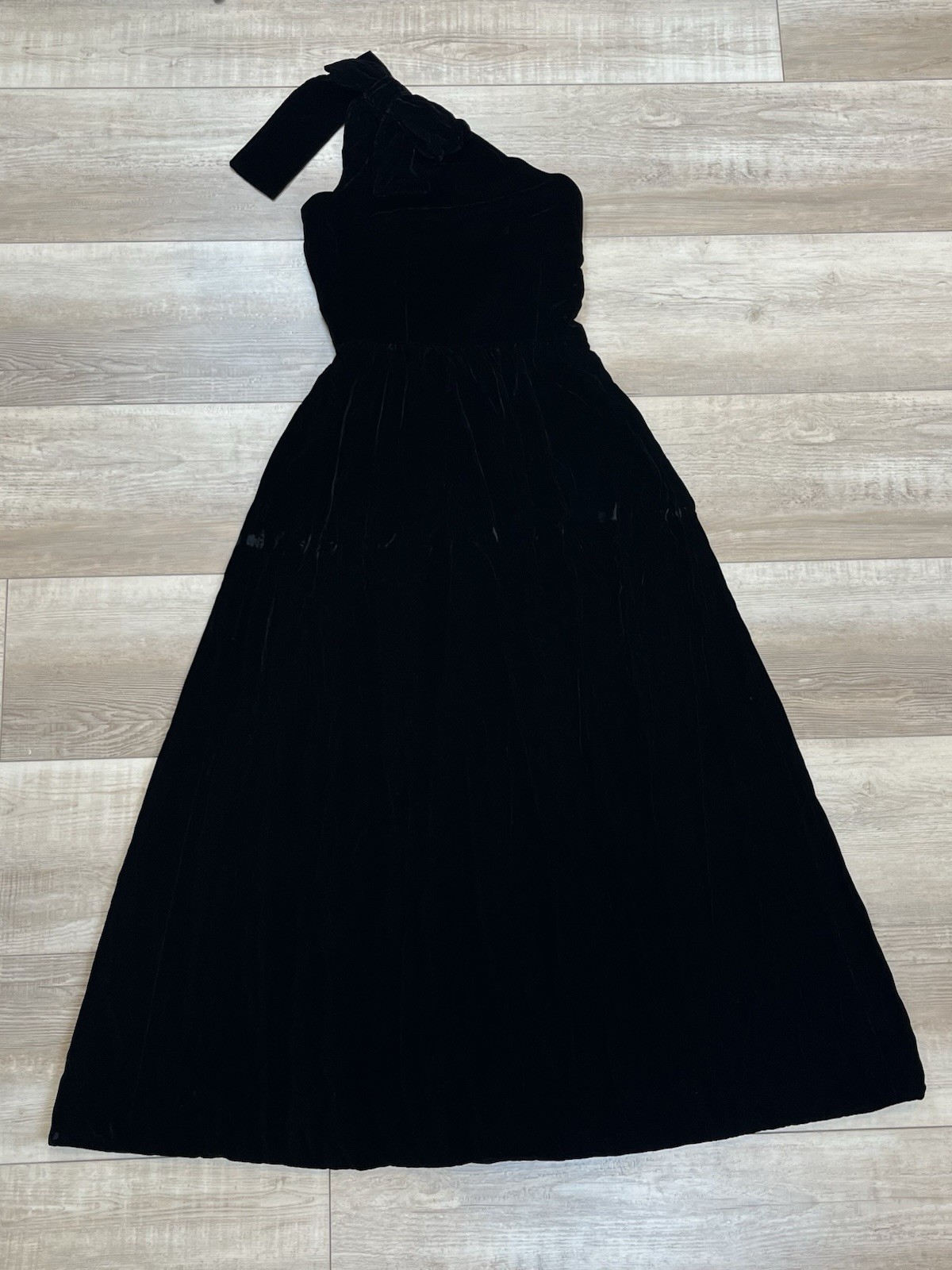 Victor Costa Vtg Black Velvet One Shoulder Gown Shoulder Bow Sz S/M? Whimseygoth