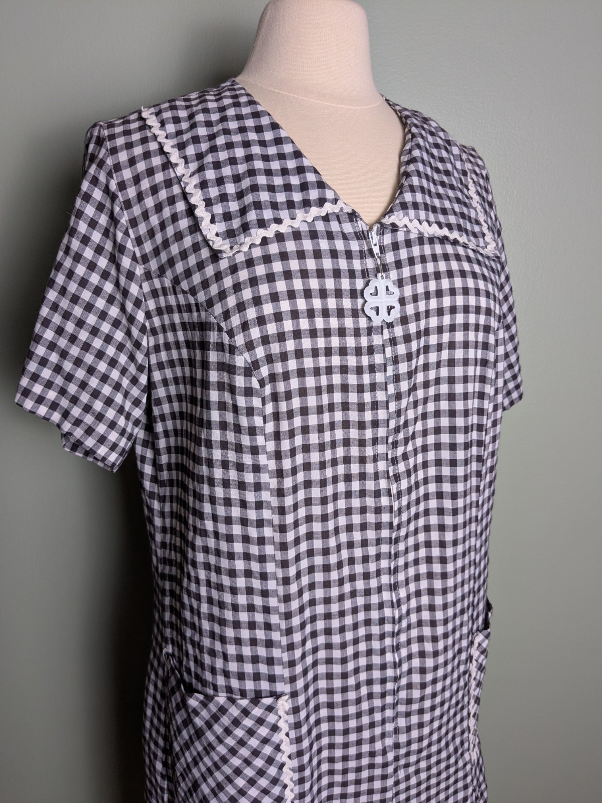 Vintage 1960s Black White Gingham Zip Front Shift Dress