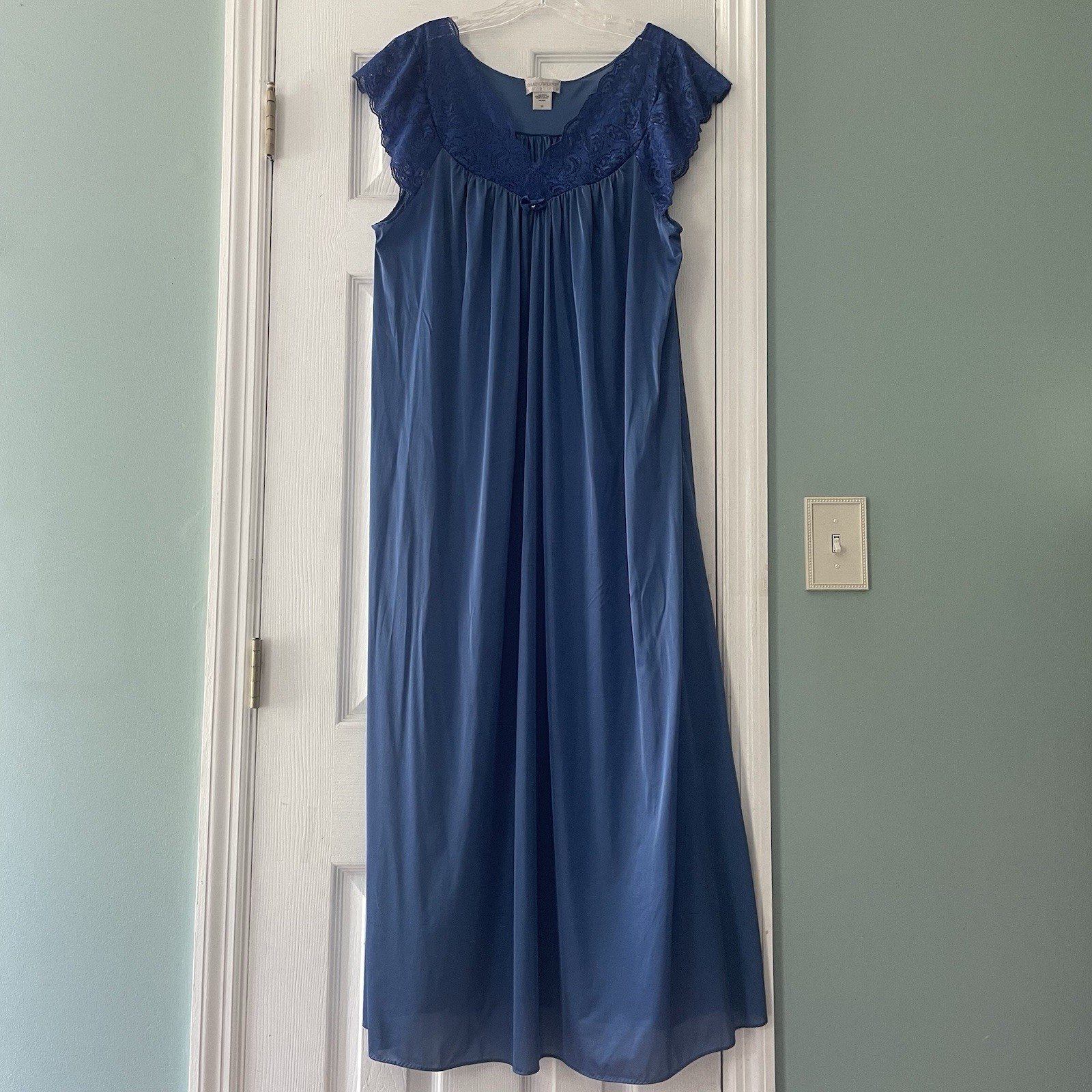 Vintage! Shadowline Women’s Plus Size 1X Blue Nylon Lace Long Flowing Nightgown