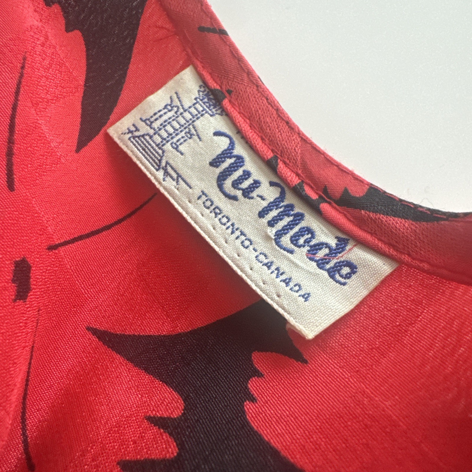 Vintage Nu Mode M Blouse Red Abstract Floral Ruched Fitted Career Elegant Blouse