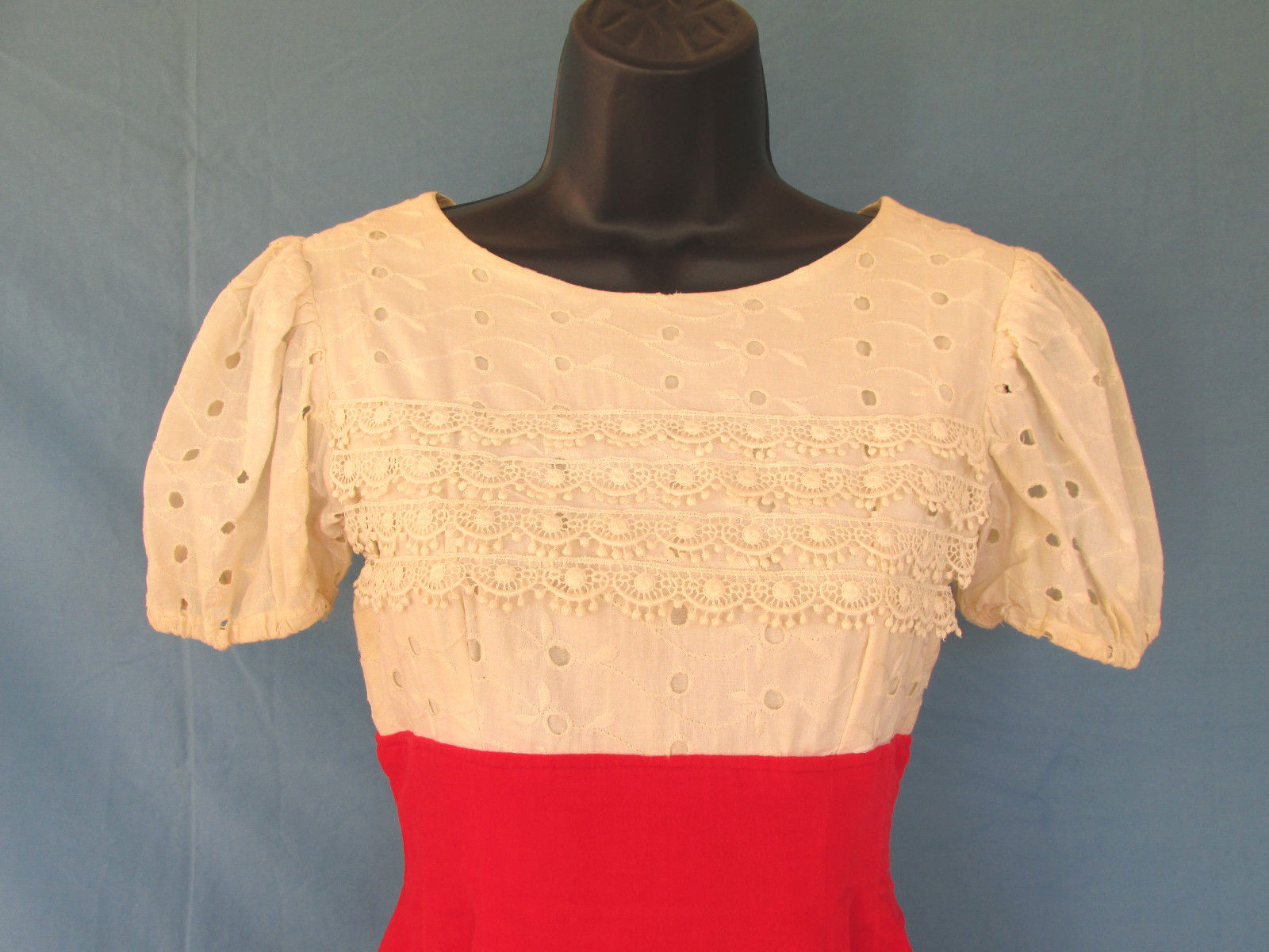 VINTAGE 1950s 60s YOUNG VIEWPOINT DRESS CREAM RED VELVET LACE EMBROIDERY CUTOUTS