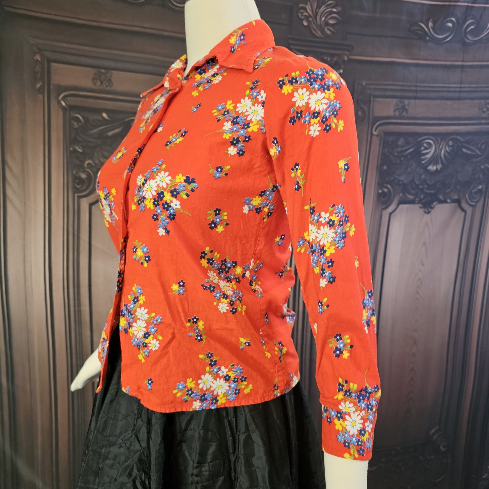 Vintage 1970s Blouse Top Shirt Red Floral Pointed Collar Half Sleeve Retro Pinup