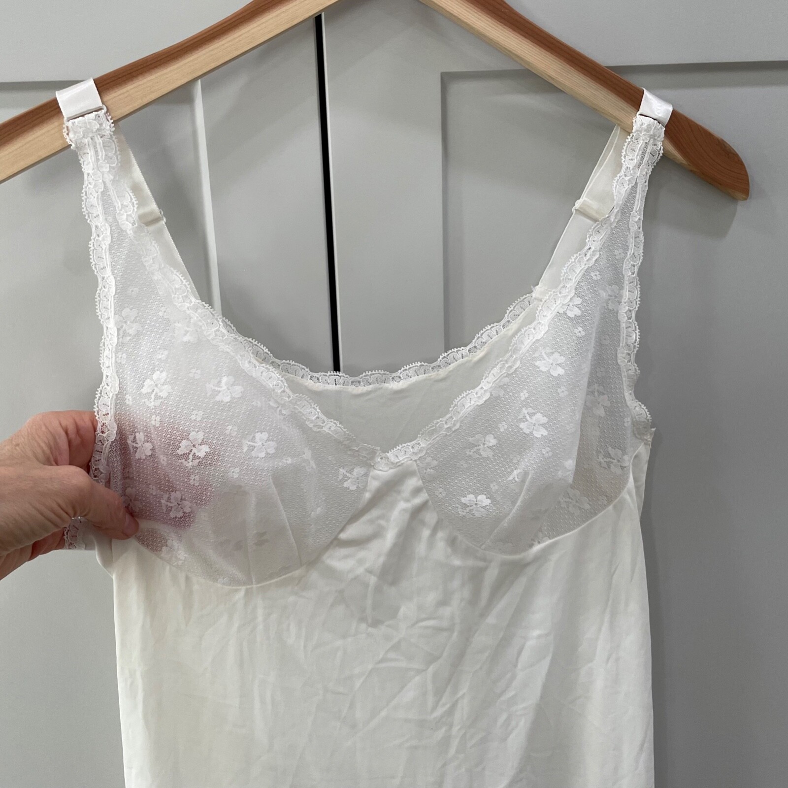 Vintage Slip Vanity Fair Women’s 34 Large Lingere White Lace Adjustable Strap