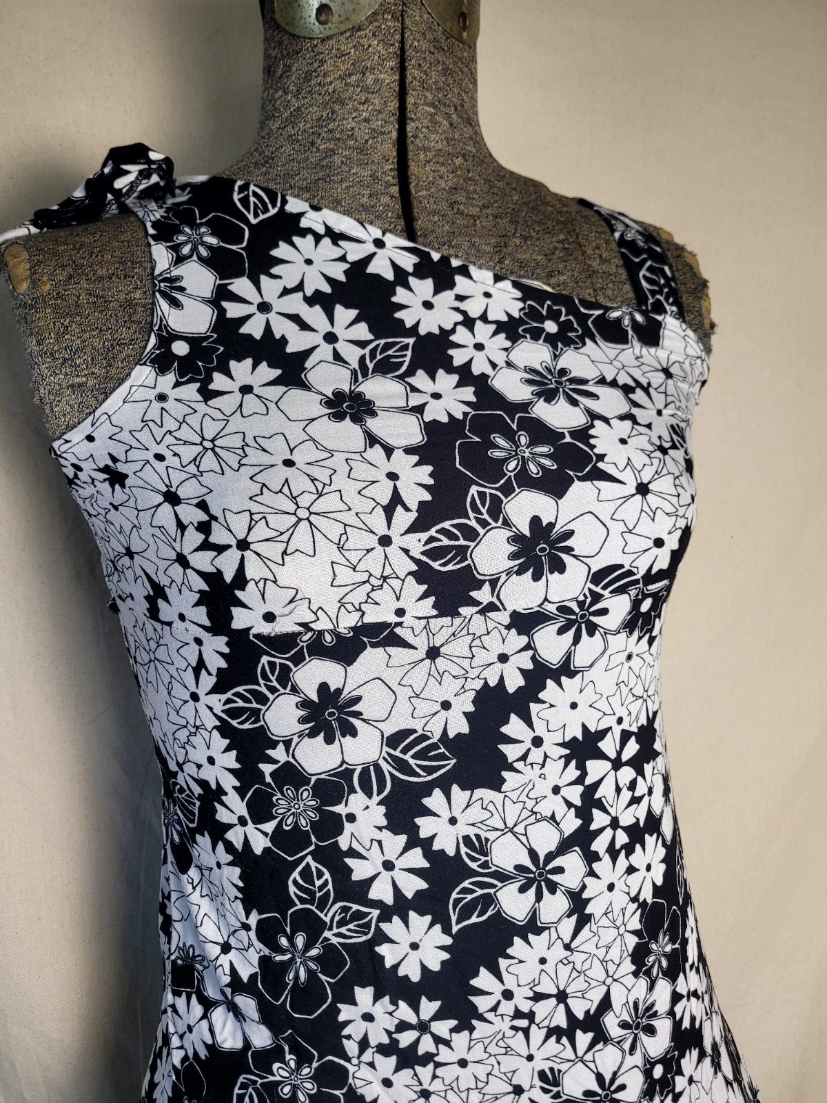Vintage 80s 90s Black White Floral Mini Dress Ruffle Hem Amy Byer Summer XS/S