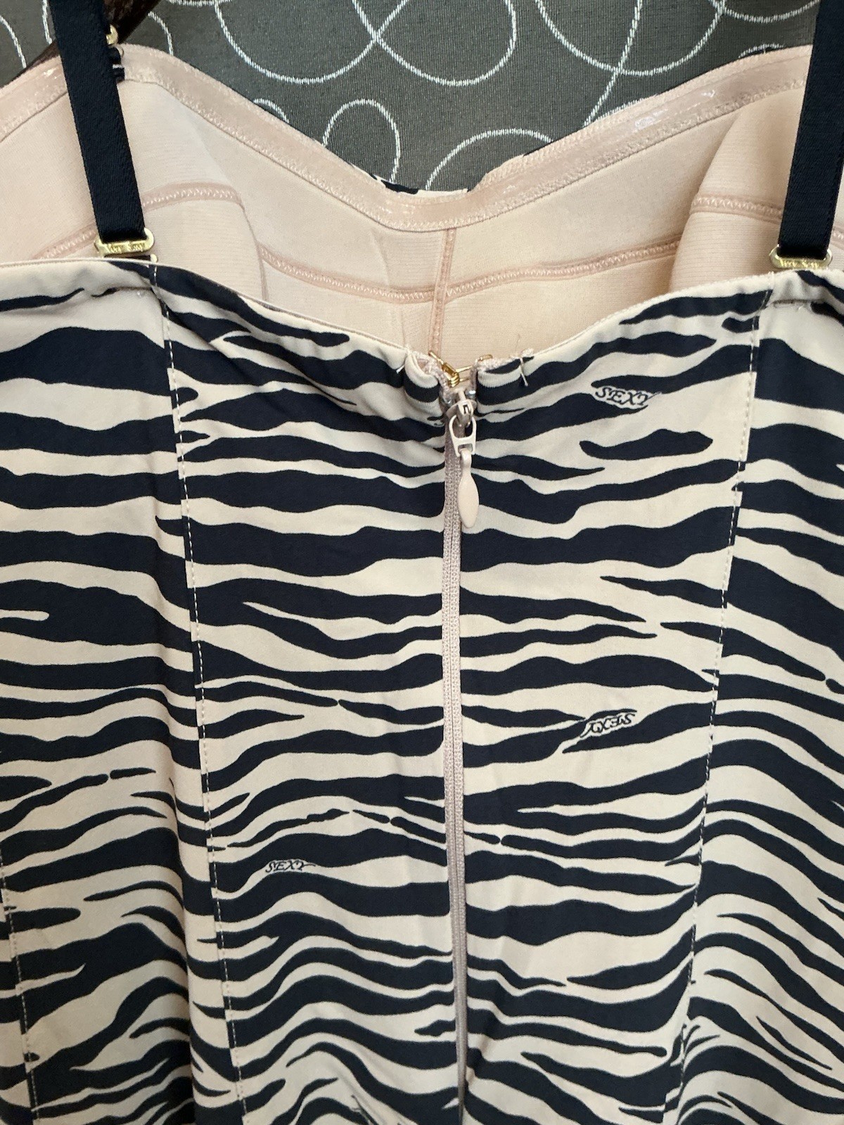 Cache “Very Sexy” Dress, Strap/Strapless Size Medium NWOT