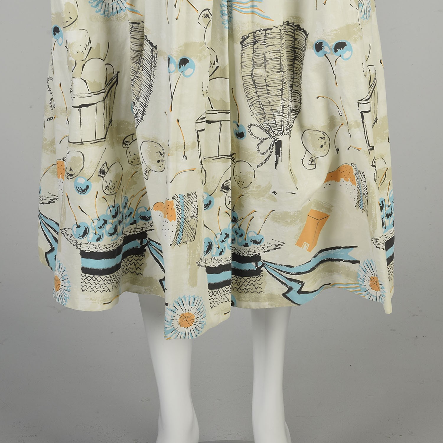 Medium 1950s Novelty Cotton Skirt Beige Tan Blue Orange Food Wine Tea Length