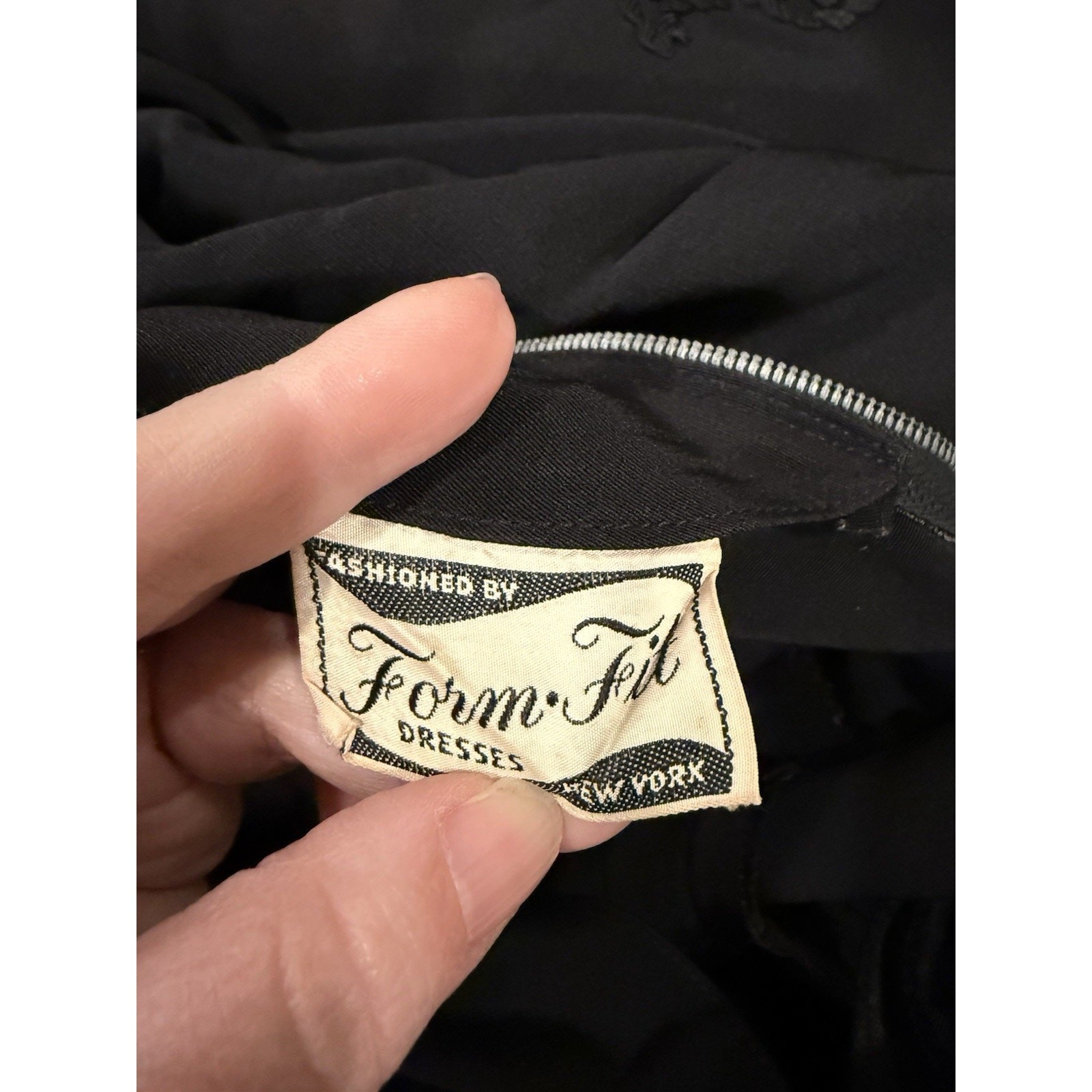 VTG FORM FIT NEW YORK BLACK Embroidered Detail Peplum Keyhole Neckline Dress