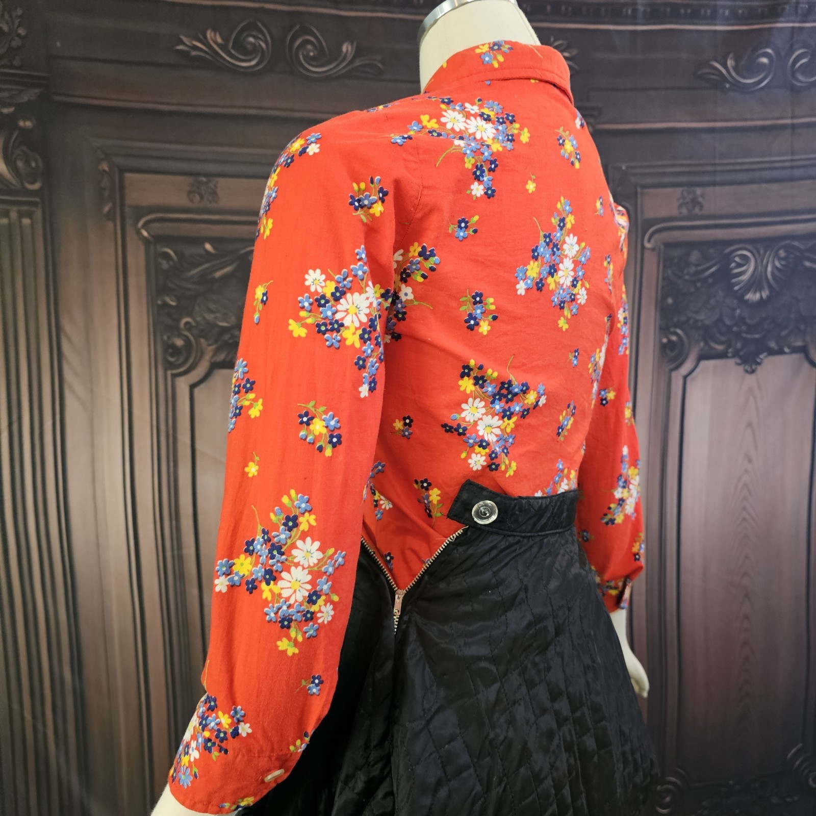 Vintage 1970s Blouse Top Shirt Red Floral Pointed Collar Half Sleeve Retro Pinup